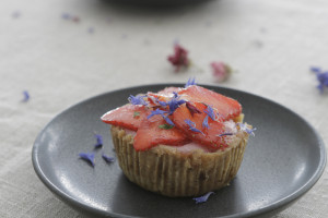 Strawberry mouse mini torte